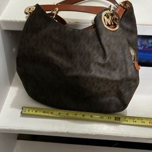 Michael kors bucket bag